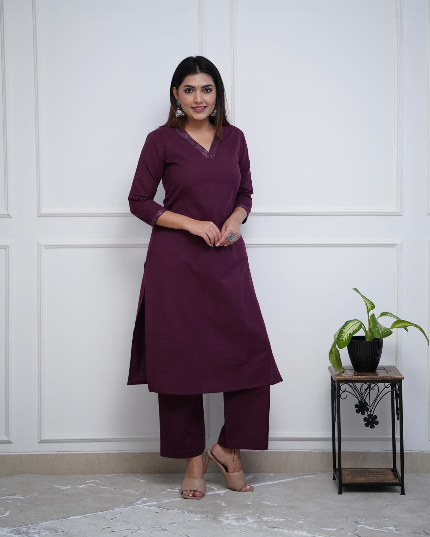 Maroon Kurta Set with V-Neck Design