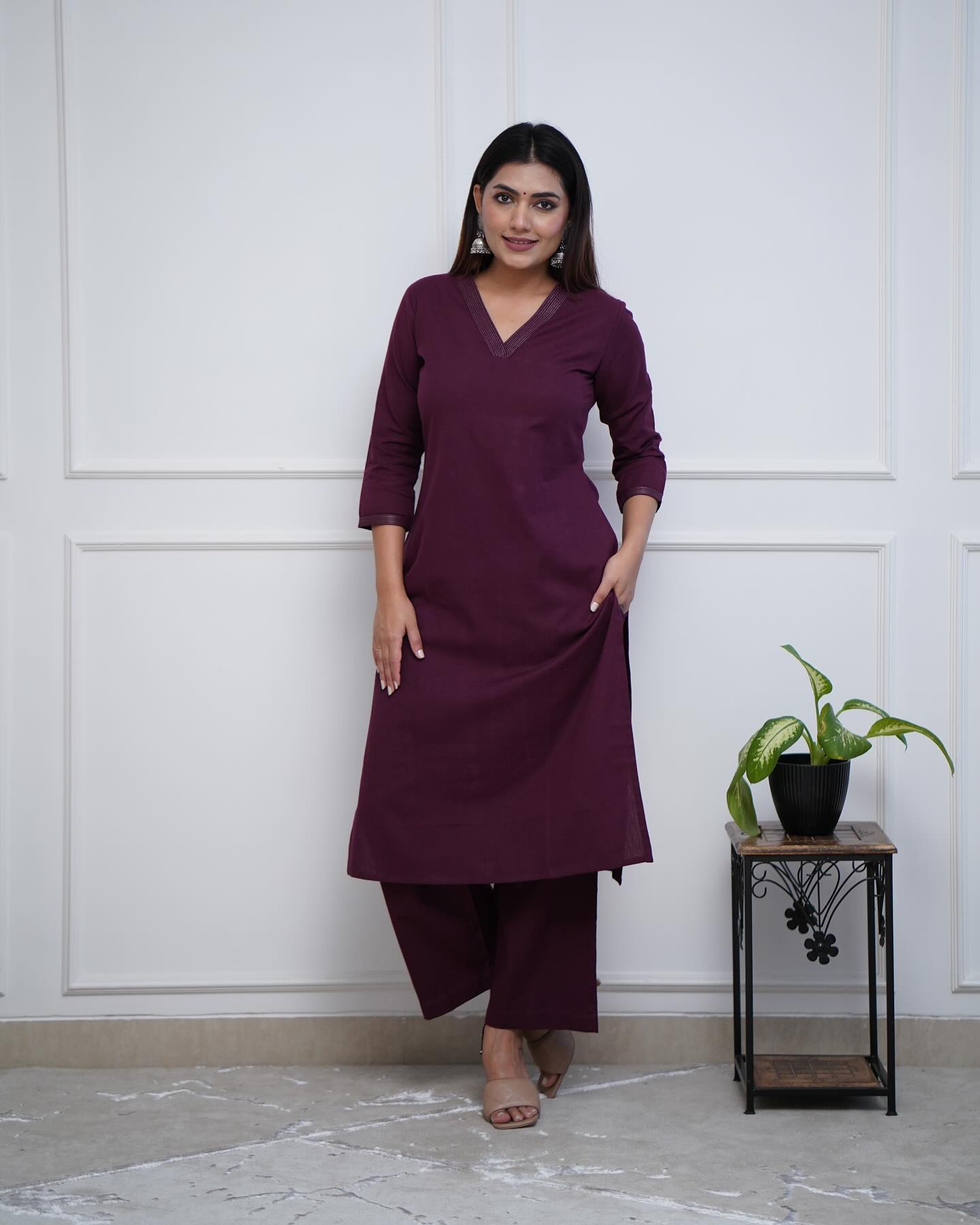 Maroon Kurta Set with V-Neck Design