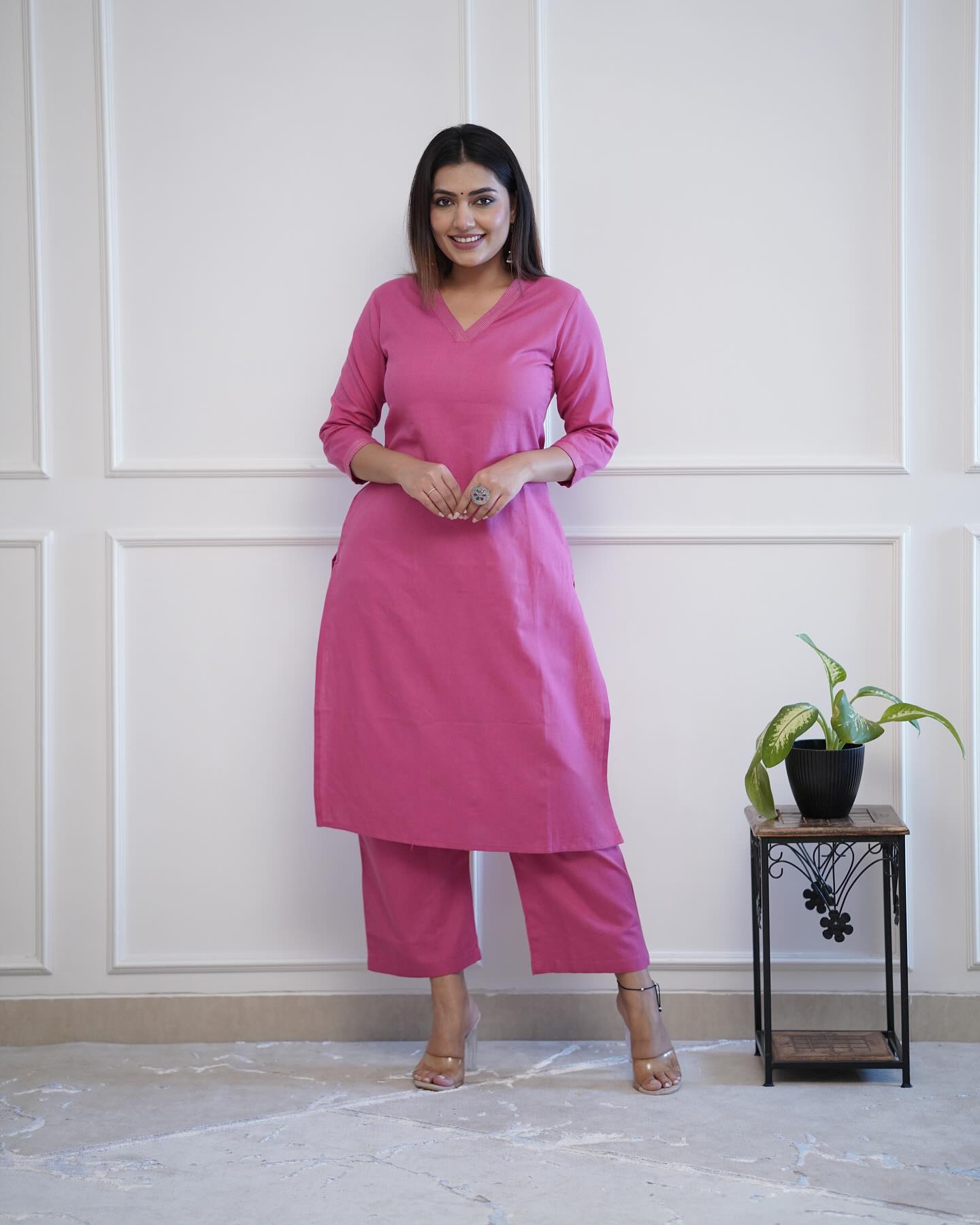 Pink Kurta Set with V-Neck Design