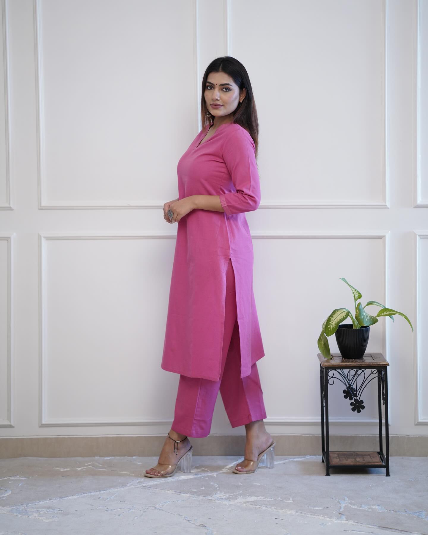 Pink Kurta Set with V-Neck Design