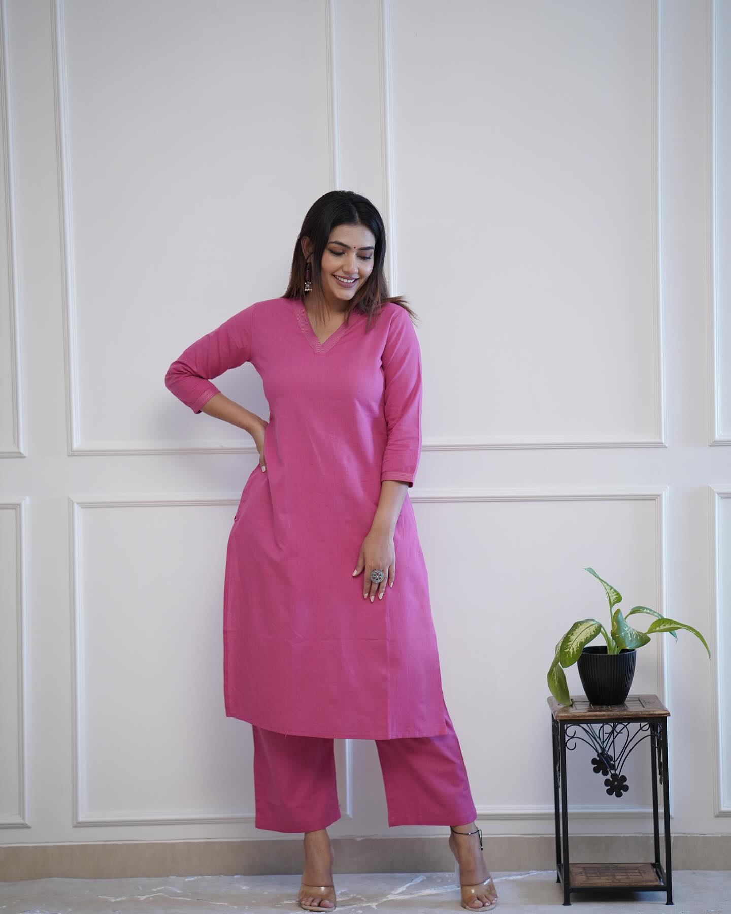 Pink Kurta Set with V-Neck Design