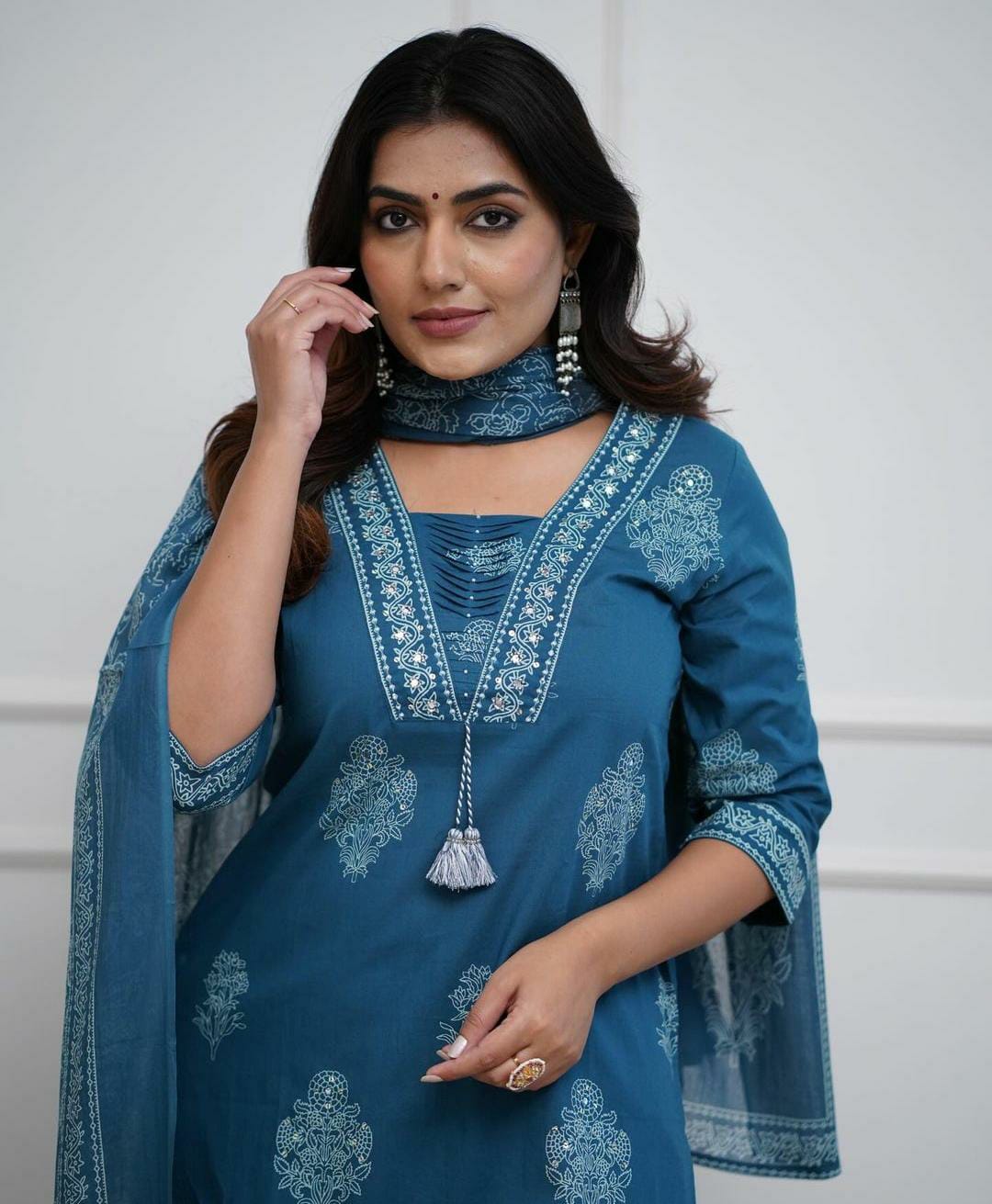 Blue Hand Work Straight Kurti Pant With Malmal Dupatta